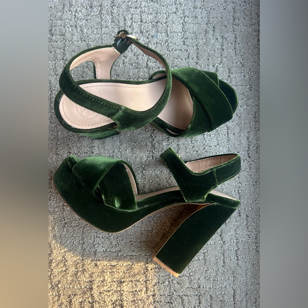 Tory Burch unworn heels. Stunning green velvet w/gold trim. Ankle strap. New.